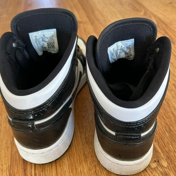 Nike Air Jordan 1 Mid SE All-Star Carbon Fiber GS 2021 DD2192-001. Size 5 Youth - Picture 4 of 14